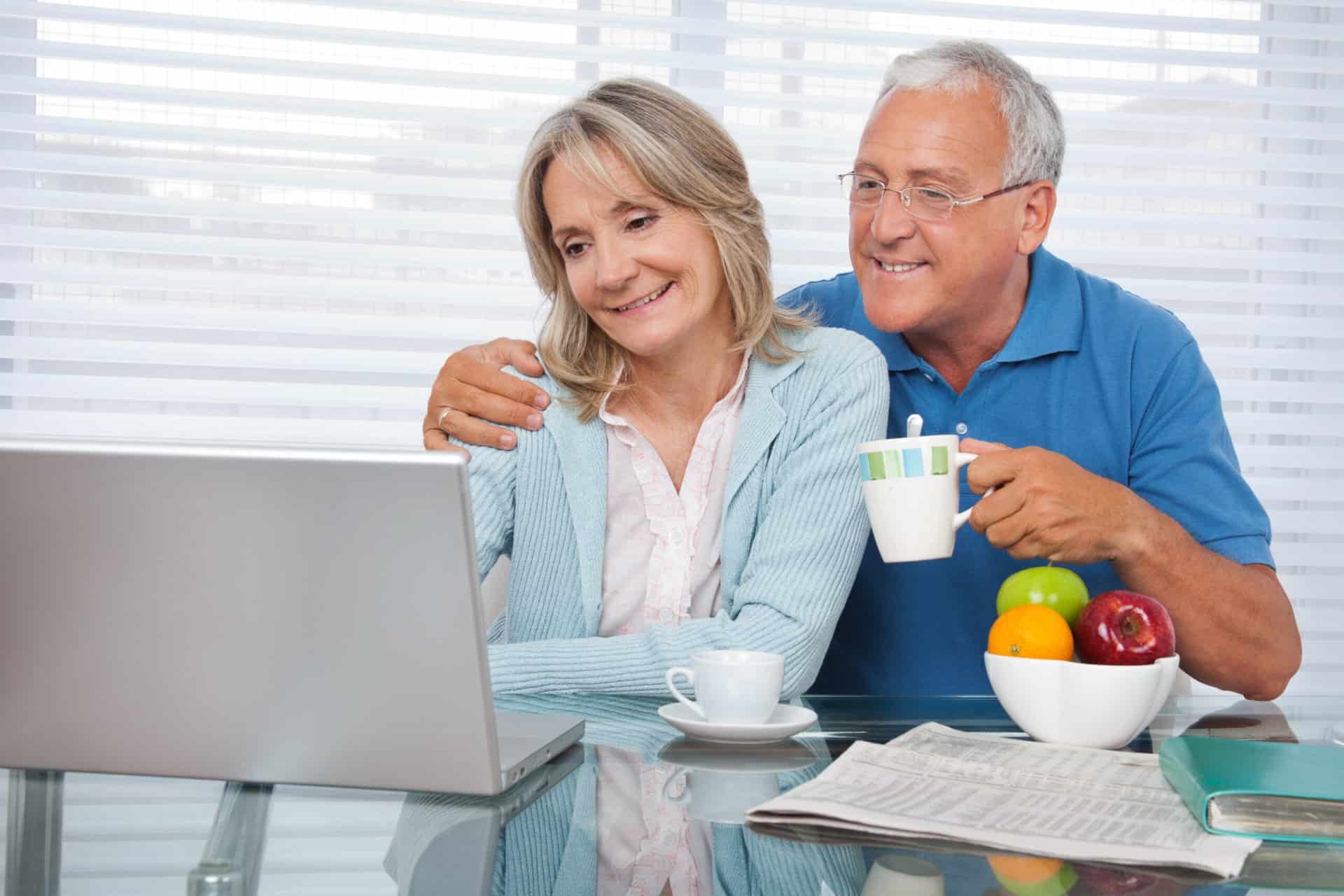 A couple discovers an assisted living facility on Google. 